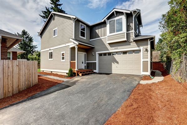 How House Washing Protects Your Siding & Paint From Long-Term Damage