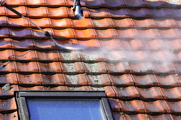 How Exterior Buildup Shortens the Lifespan of Siding, Roofing, and Concrete