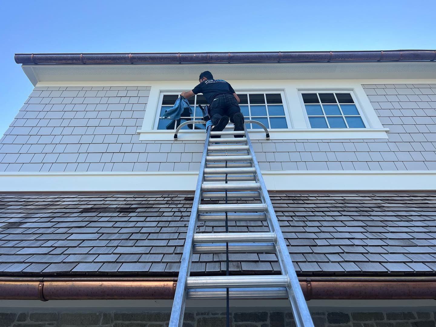 Sub Zero Cleaning Exterior Windows of a house 1
